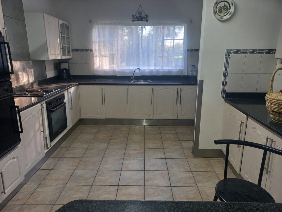 5 Bedroom Property for Sale in Gonubie Eastern Cape